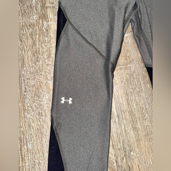 NWT Under Armour Charcoal and Black Athletic Leggings - Picture 2 of 5